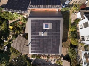 Süd- und Nord-Nordwest-ausgerichtete Solaranlage mit schwachlichttoleranten CIS-Dünnschichtmodulen (20 kW, 147m2) auf dem Haus von Christoph Schaer in Oensingen. (Quelle: Christoph Schaer)